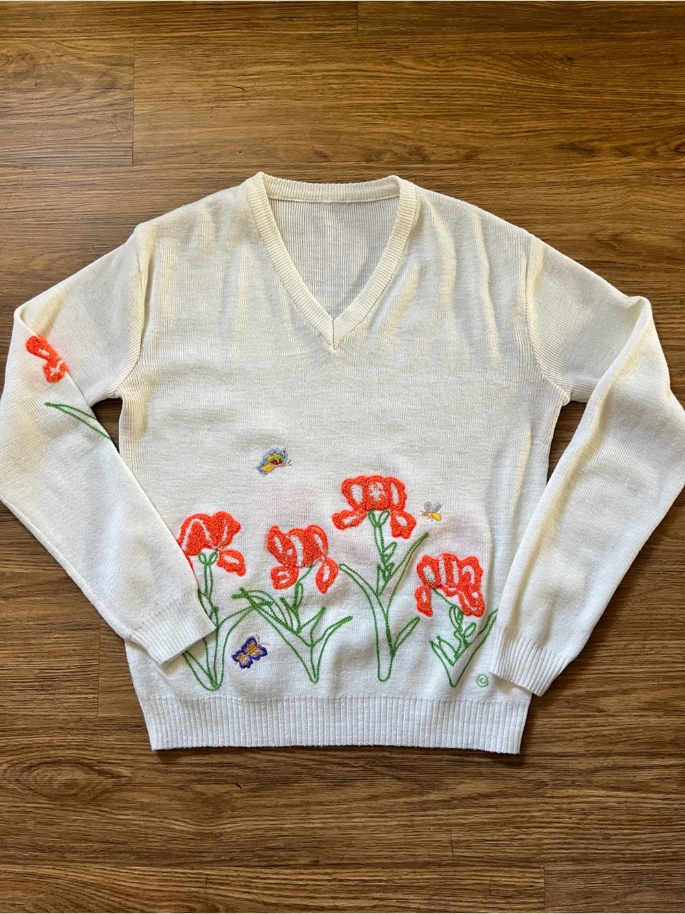 Vintage 1970s Embroidered Flower Garden V-neck Sweater Cream Cottagecore Rare